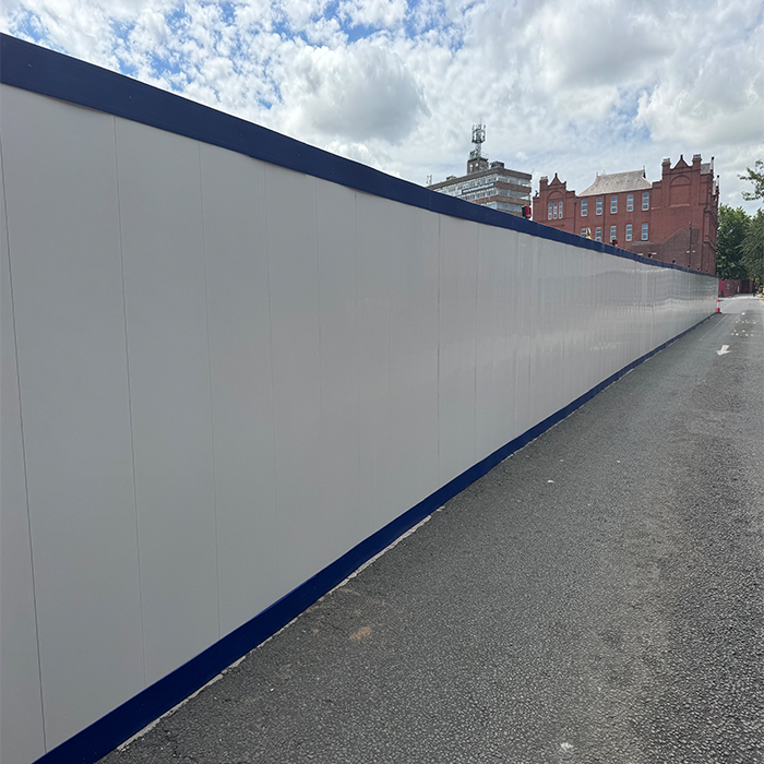 What is… Temporary Free-standing Plastic Hoarding? - Nationwide Fencing ...